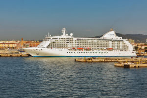 Navi turistiche al porto di Livorno