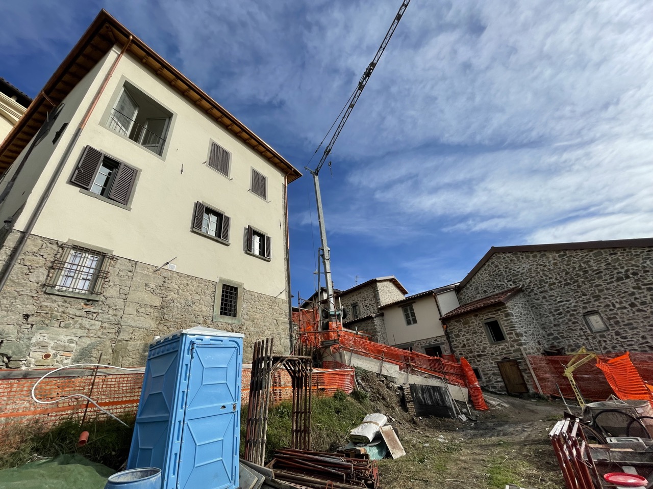 Dall’associazionismo all’housing sociale, gli edifici abbandonati riprendono vita: le storie in Garfagnana e Lunigiana