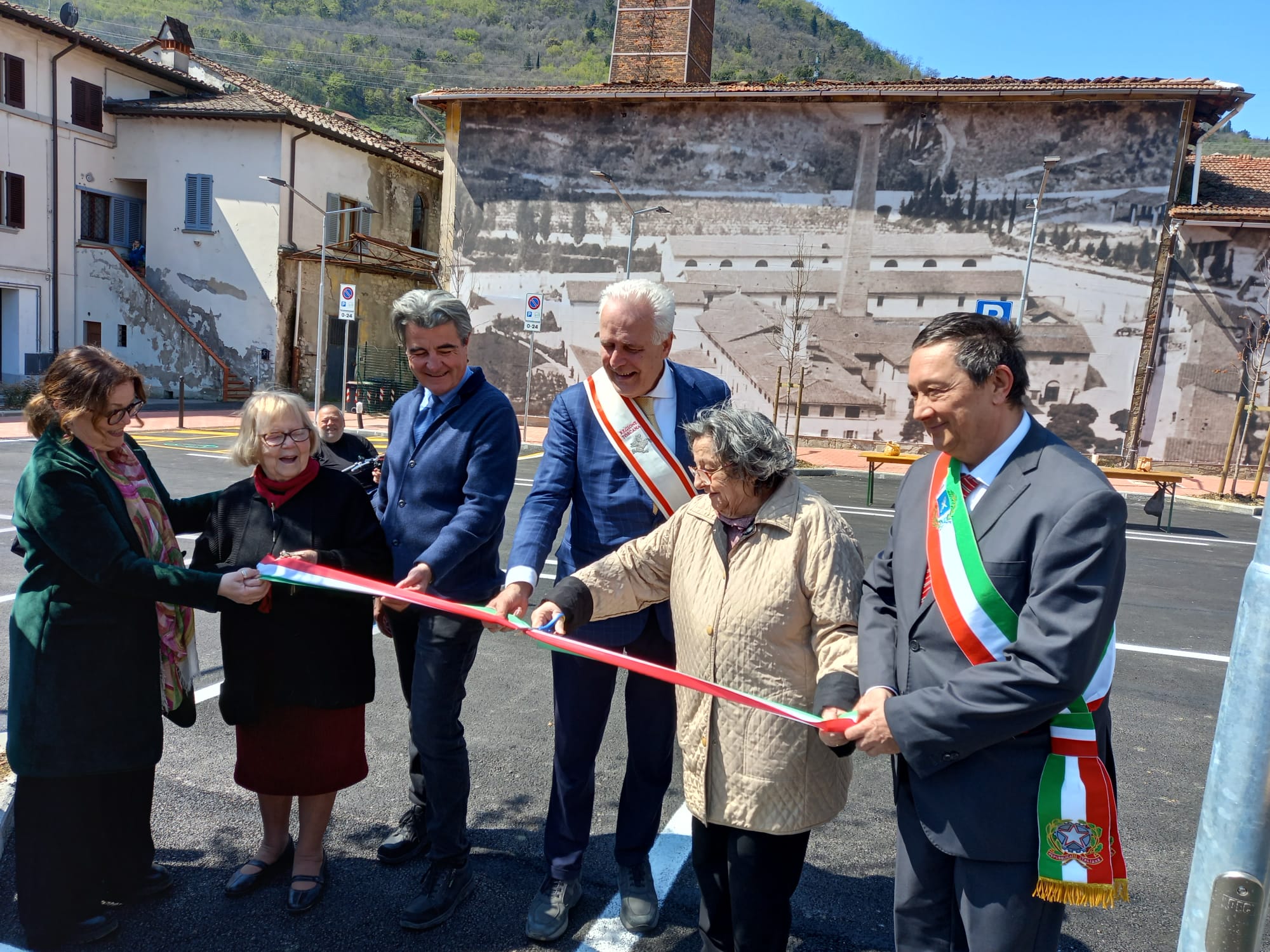 Vaiano, inaugurata la piazza con parcheggio nella frazione de La Briglia