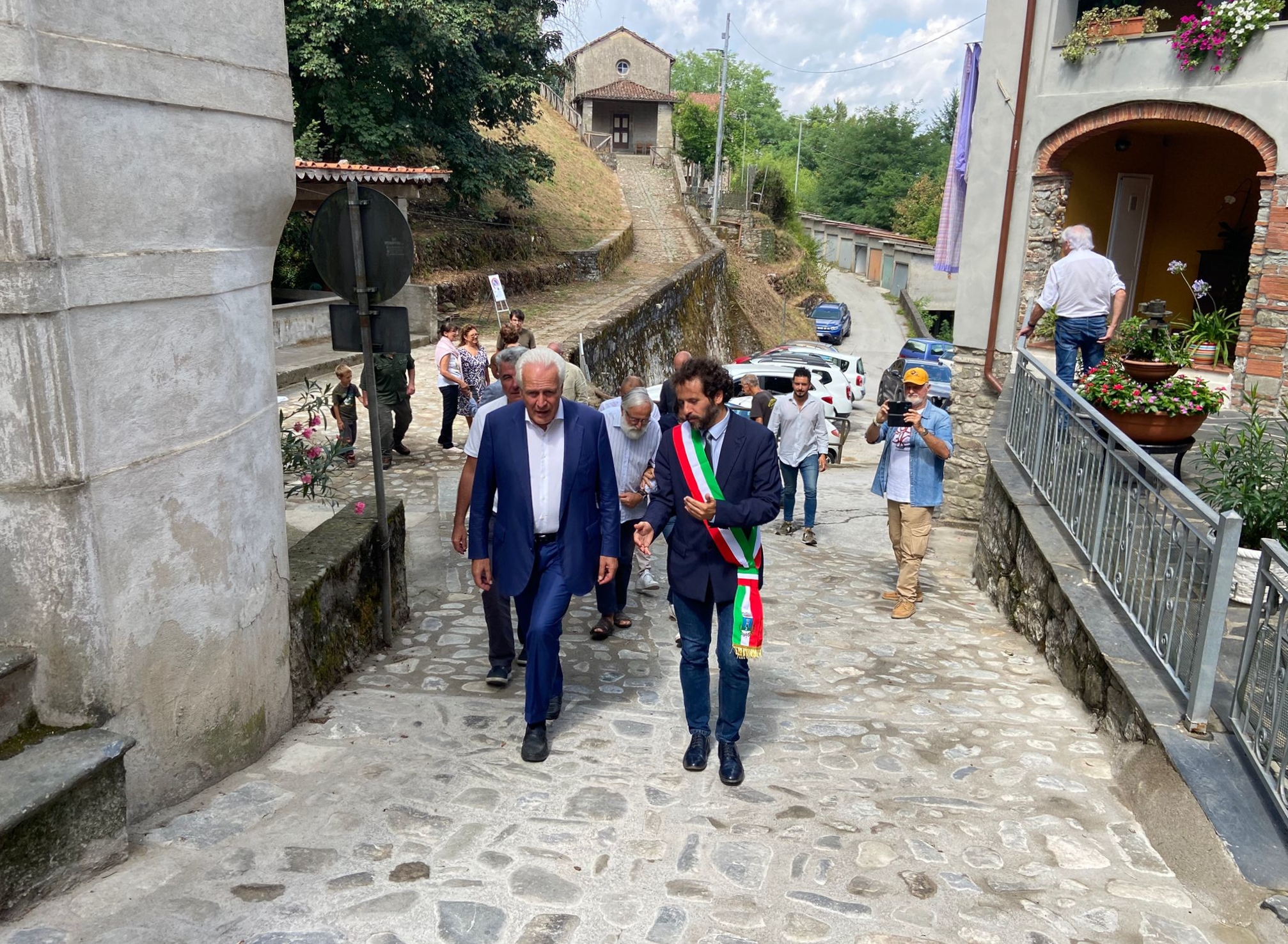 Rigenerazione urbana, Giani in visita in quattro frazioni di Borgo a Mozzano (Lu)